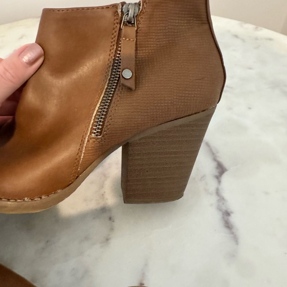 Universal Thread Tan Ankle Booties with Zipper - Picture 2 of 7